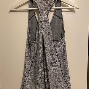 CLEARANCE PRICE DROP: EUC Lululemon cross back / racer back workout top size 10